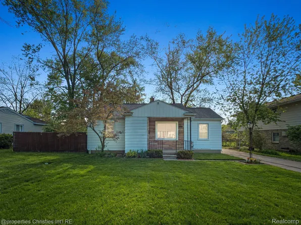 30130 Brentwood St, Southfield, MI 48076
