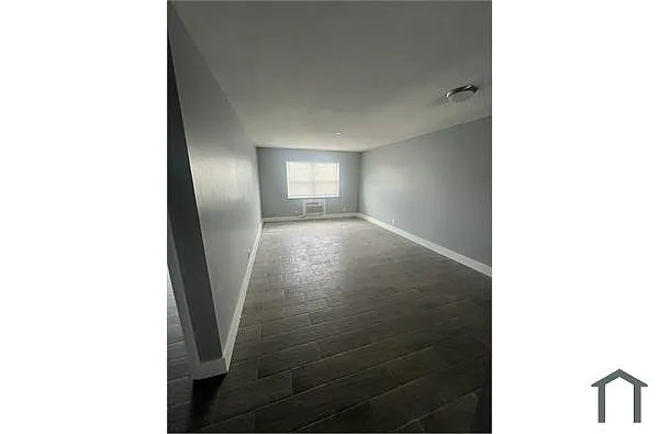 Building Photo - 1150 E Sample Rd #103
