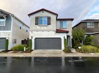 1346 E Via Dorata Way, Fresno, CA 93730
