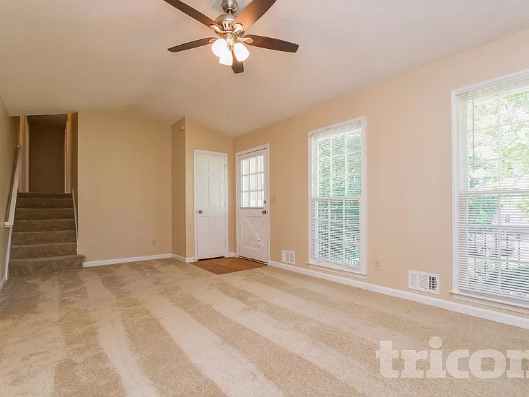1202 Holly Hills Dr SW — Photo 2