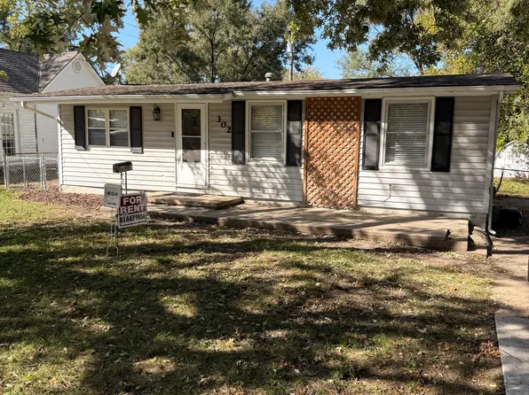 302 SE Cooper St, Lees Summit, MO 64063