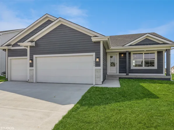 221 13th St NW, Bondurant, IA 50035