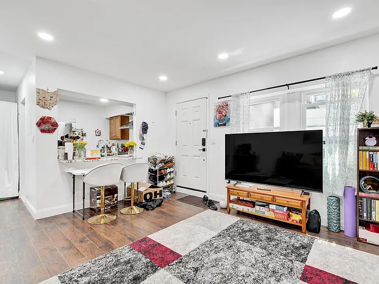 373 Palisade Ave #1 — Photo 2