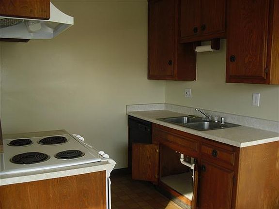 2nd image of 5915 Woodruff Ave APT 4