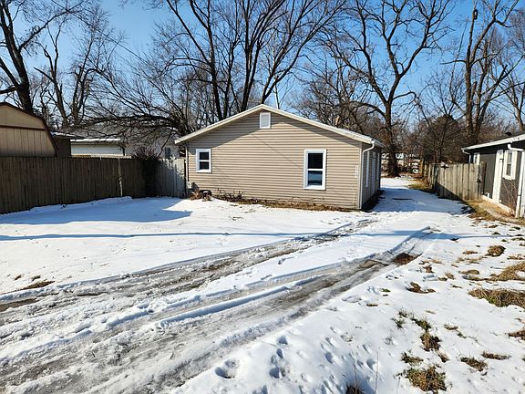 2nd image of 1717 N Hillcrest Ave