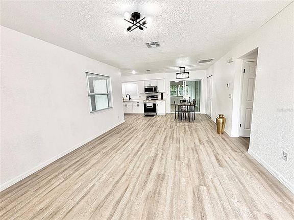4th image of 1516 AVENUE D NE