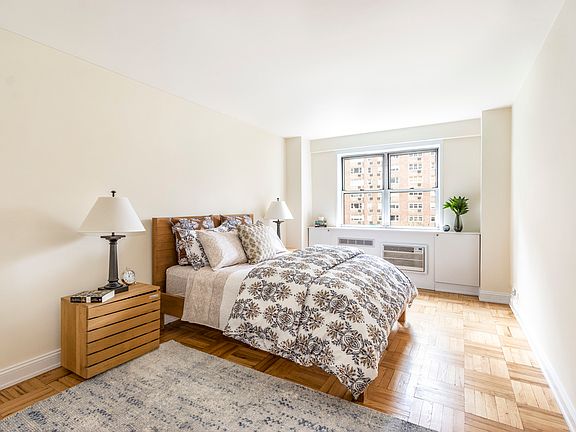 3rd image of 30 W 60th St APT 3X