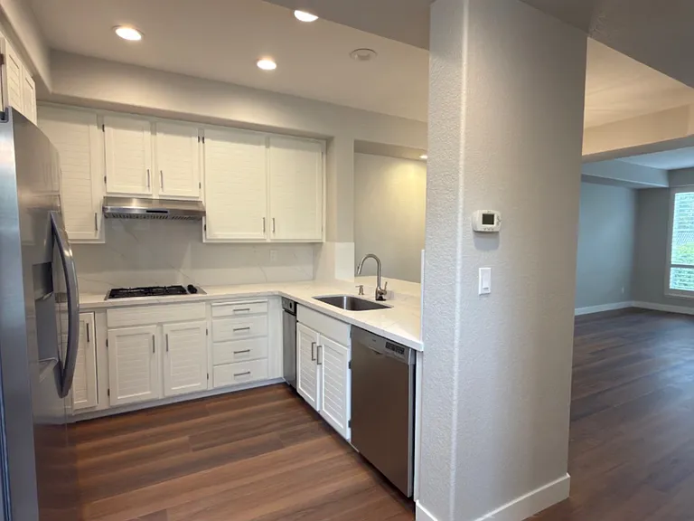 910 Vista Pointe Dr — Photo 10