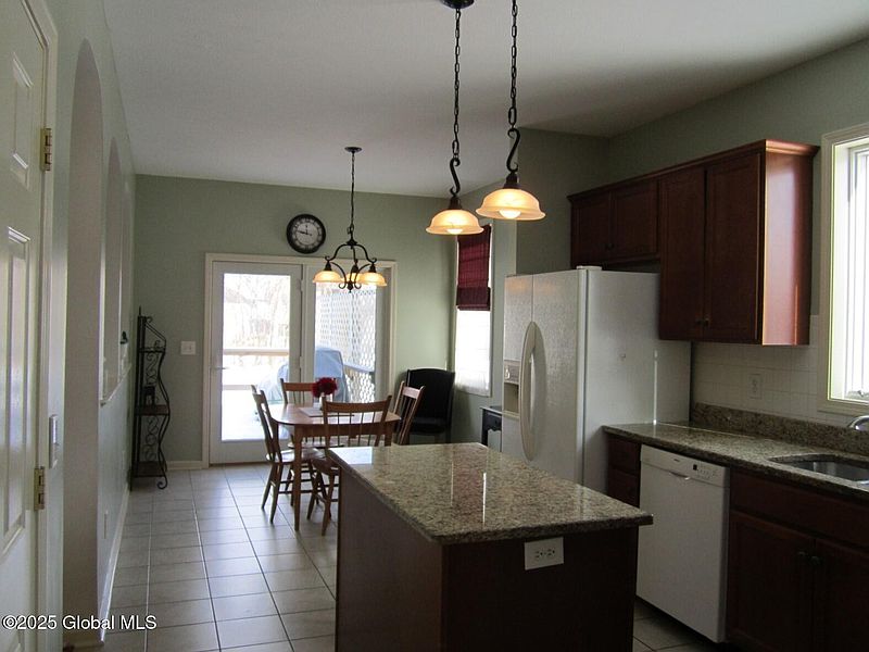 3rd image of 5 Candlewood Drive
