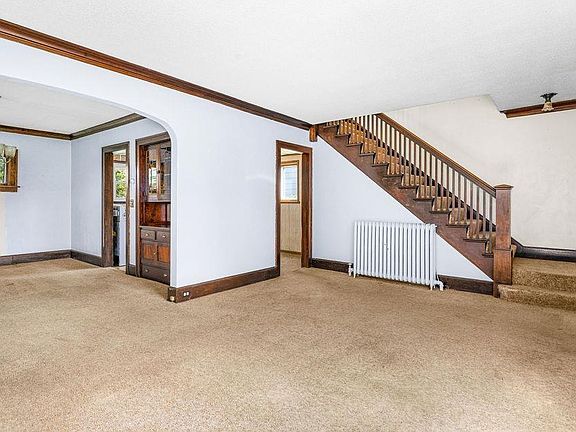 5th image of 410 N 39th Ave W