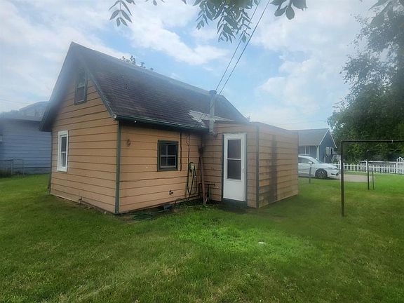 3rd image of 404 Pershing Ave