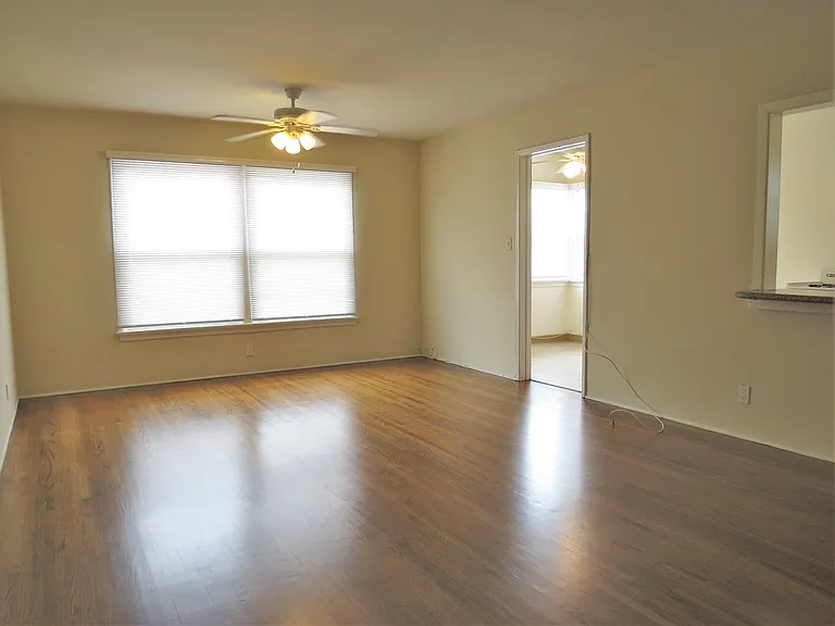 1703 W Balboa Blvd — Photo 2