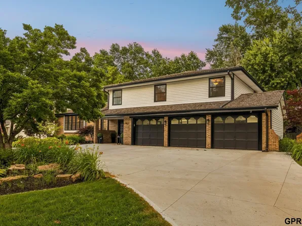9933 Devonshire Dr, Omaha, NE 68114