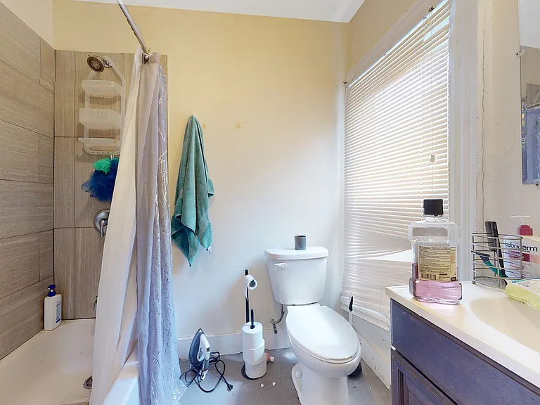 146 Beethoven St #4 — Photo 6