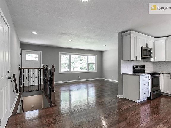 3rd image of 10821 W 91st St