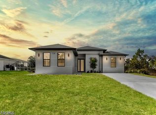 718 Bedford Point Ave, Lehigh Acres, FL 33974