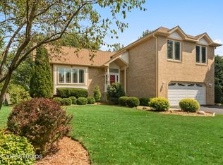 300 Hidden Creek Rd, Lake Zurich, IL 60047