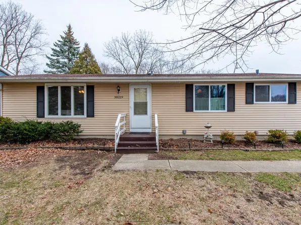 38219 N Wilson Ave, Beach Park, IL 60087