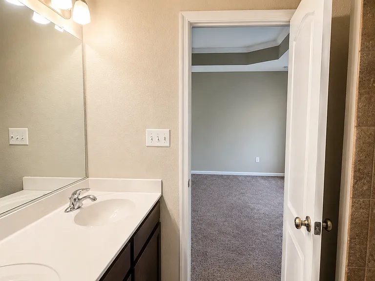 511 Waterside Dr #115 — Photo 24
