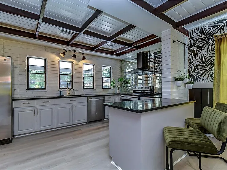 4701 N Willis St — Photo 10