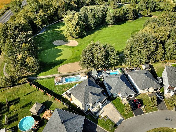 2nd image of 425 Rue Andra Mathieu
