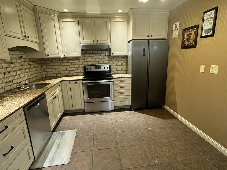 214 Tanglewood St #1 — Photo 12