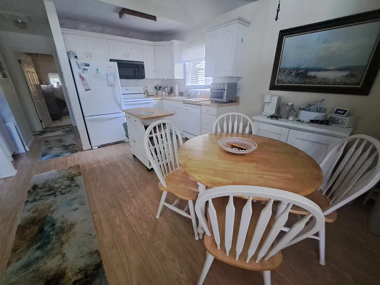 23020 Linden Dr — Photo 5