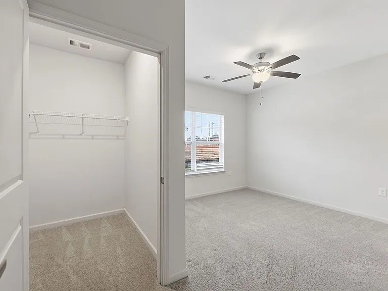 190 Grove Cir #104 — Photo 14