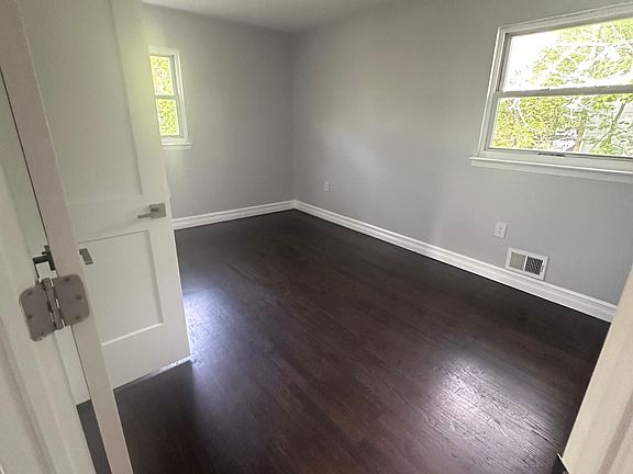 4th image of 26 Cedar Hill Ln
