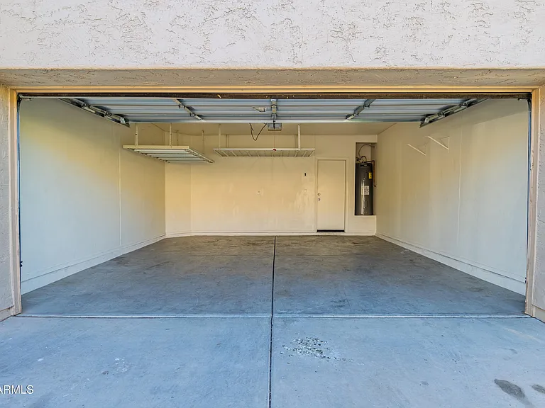 2524 S 89th Ln — Photo 6