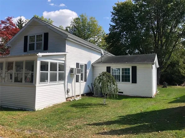 22 W Water St, Waterloo, NY 13165