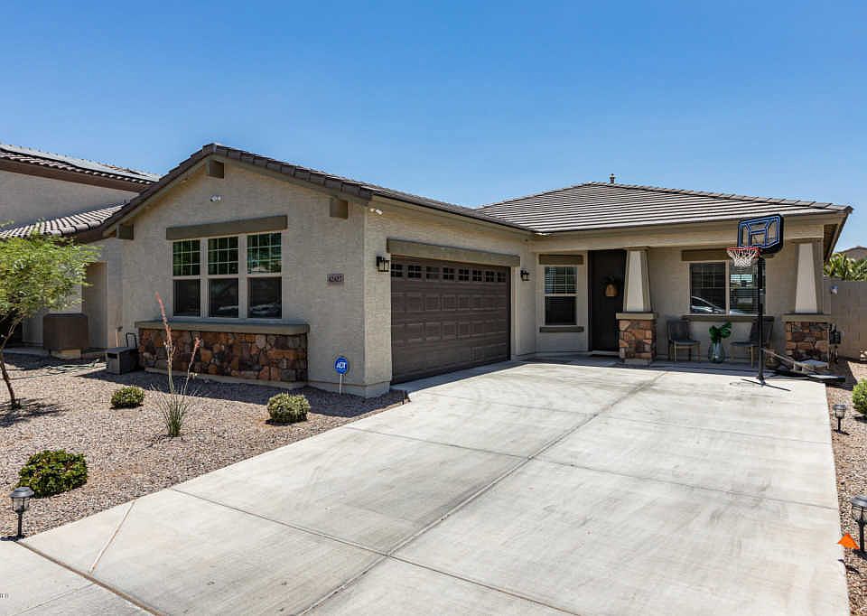 1st image of 42427 W Ramirez Dr