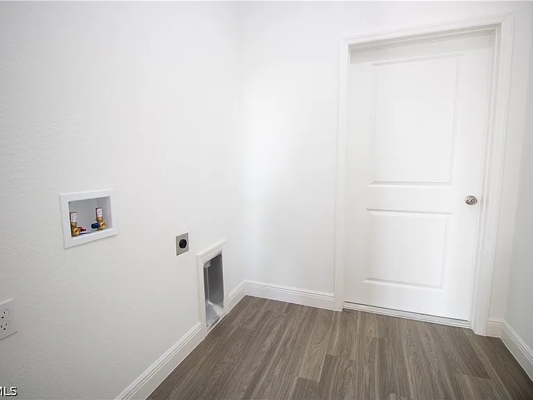 9004 W Justice Cir — Photo 32
