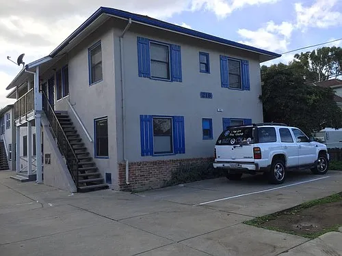 Building Photo 4
