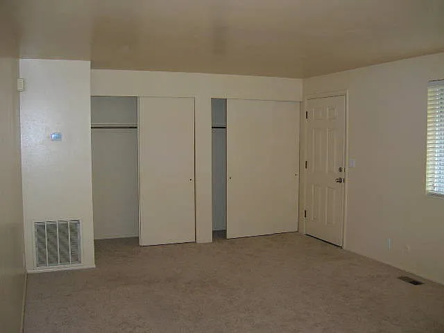 2 bed, 870 sqft, $1,400 — Photo 2