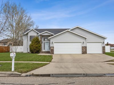 902 Parkway Dr, West Fargo, ND, 58078