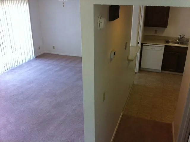 1078 Franklin Ave — Photo 34