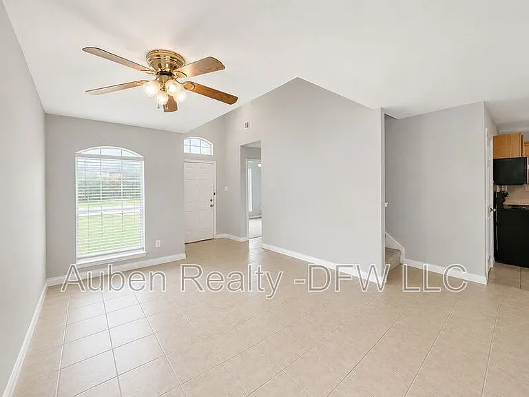 434 Chestnut Ln — Photo 4