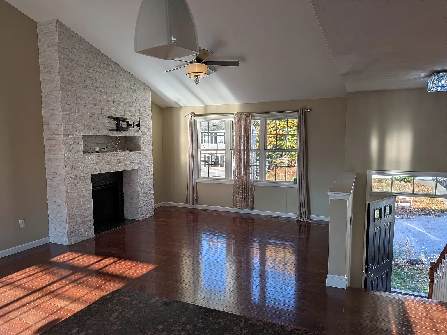 4 bed, 1300 sqft, $3,000 — Photo 3