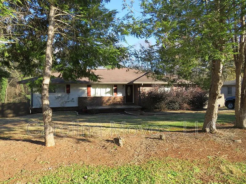 210 Montis Dr