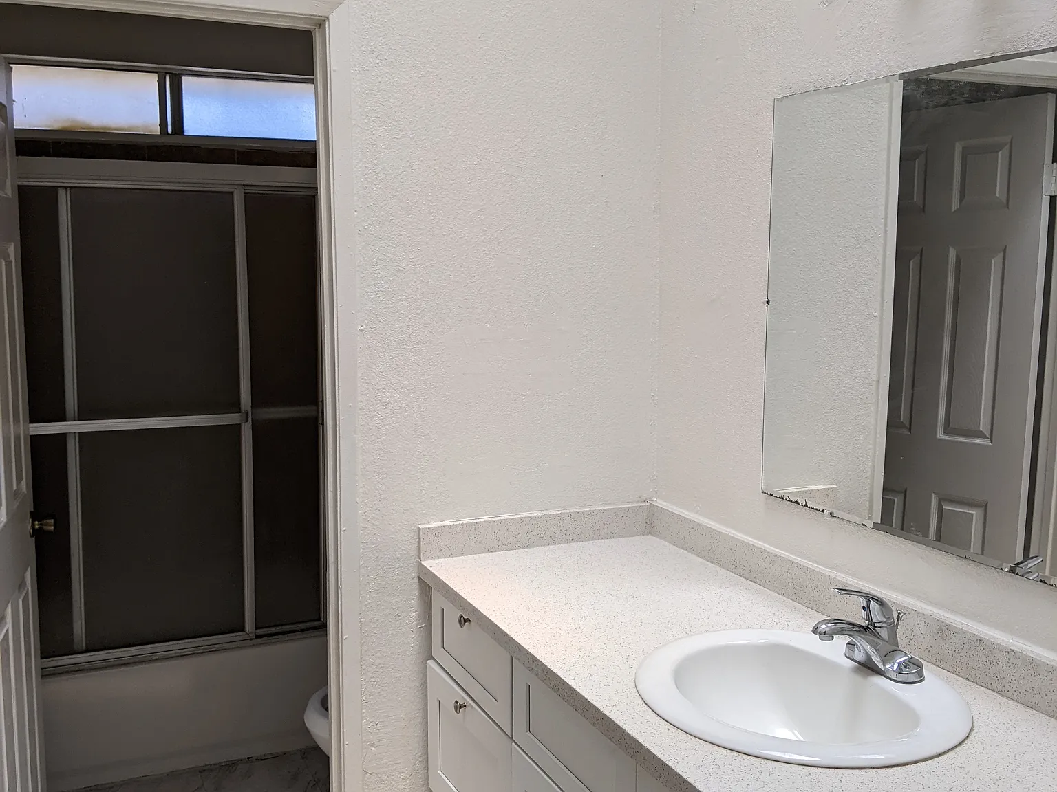 1 bed, 850 sqft, $2,300 — Photo 3