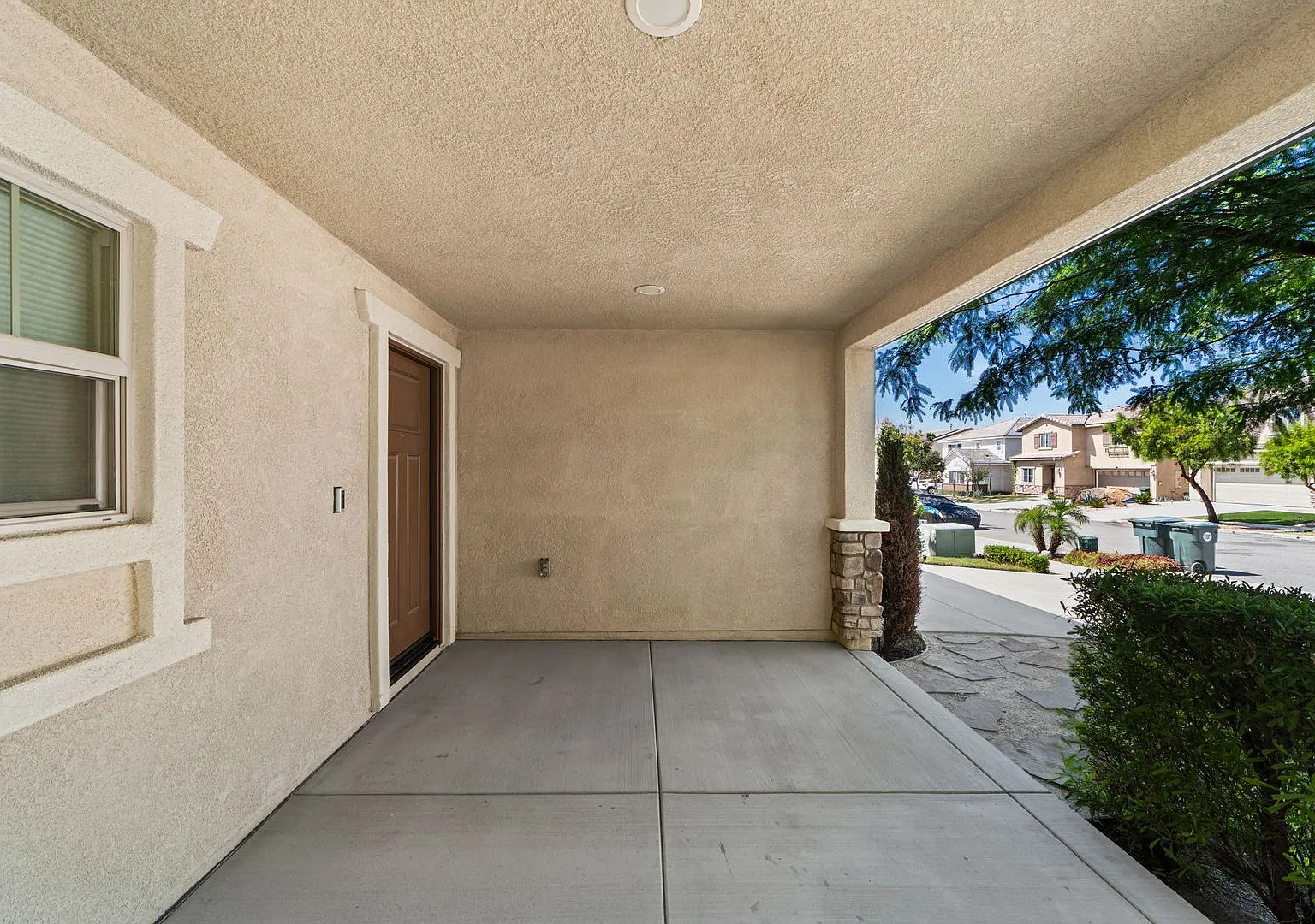 Beautiful Two-Story Home with Spacious Open Floor Plan! — Photo 2