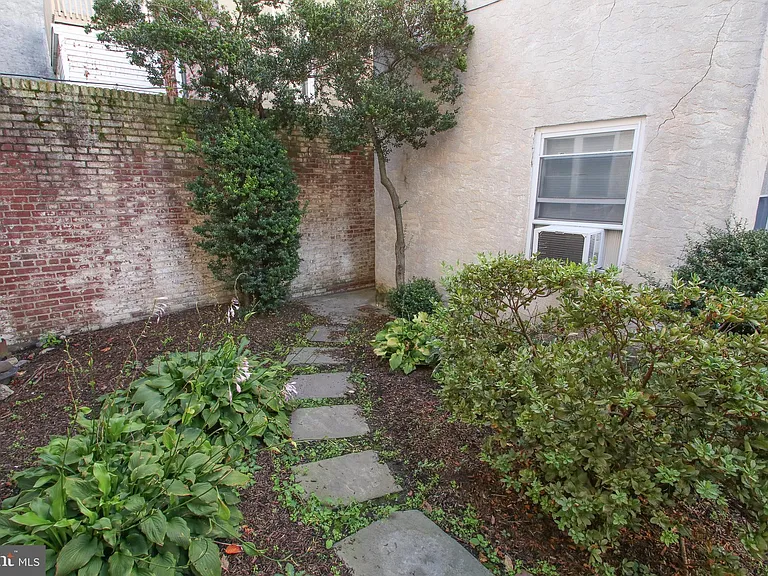 1612 Pine St #13 — Photo 15