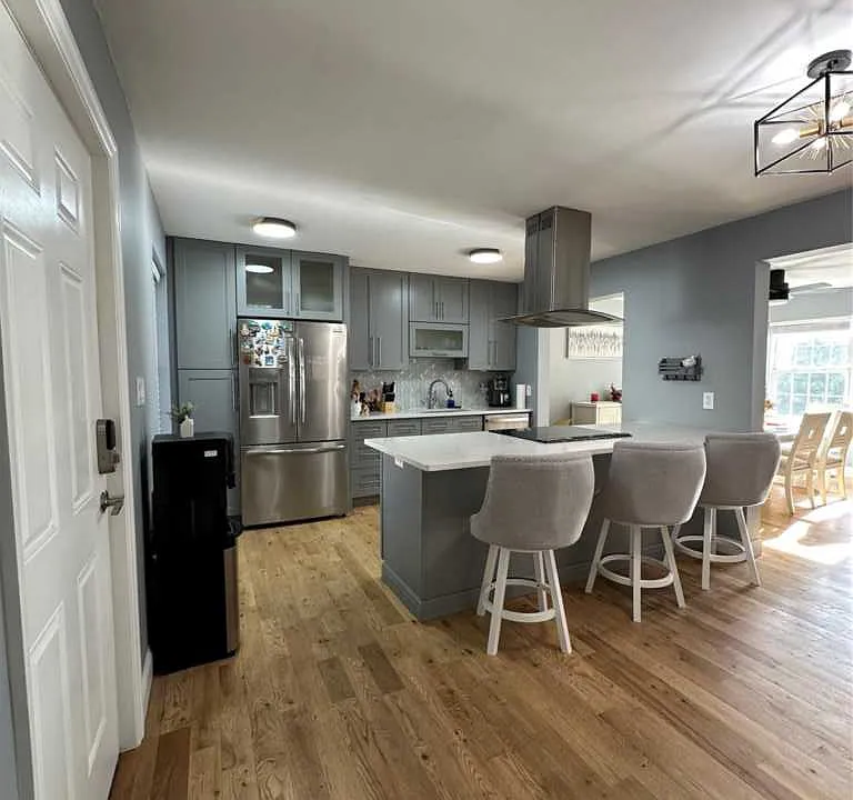 232 Hillside Ln