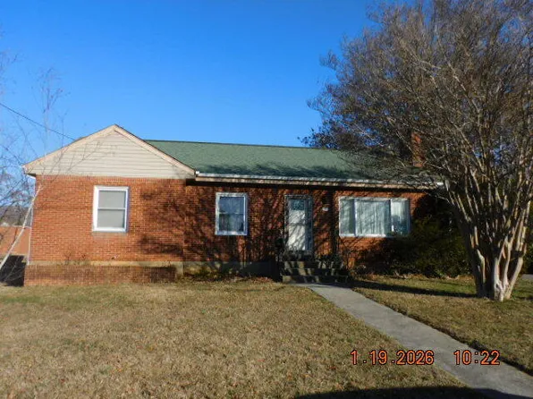 911 Logan St, Salem, VA 24153