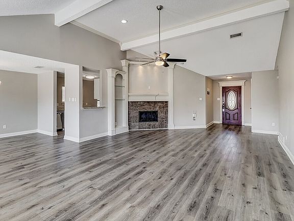 4th image of 821 Clement Dr