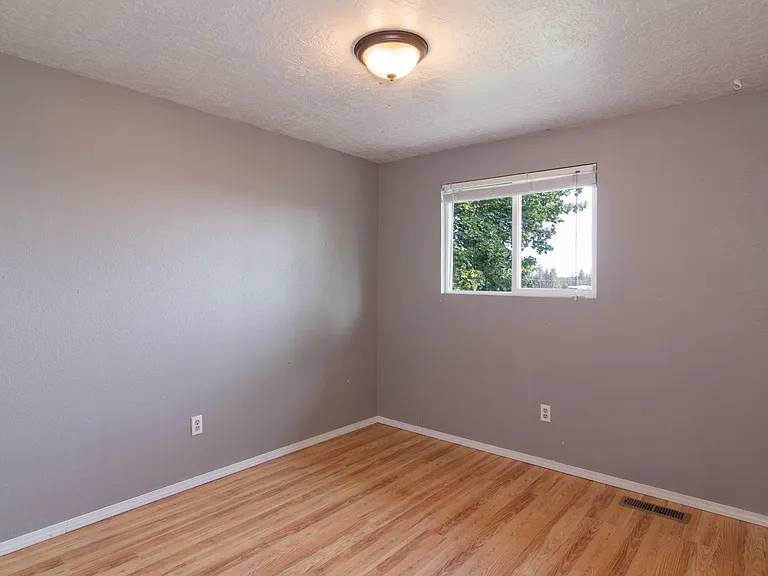 1309 Pineview St — Photo 5