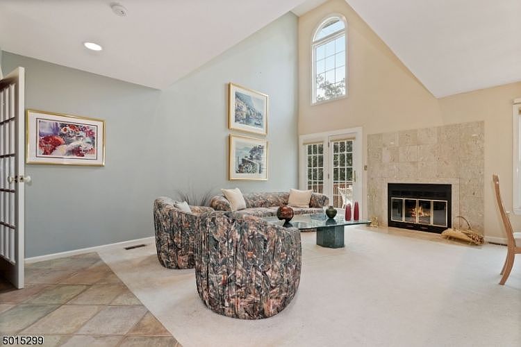 1st image of 107 Coccio Dr