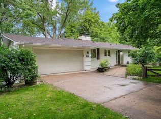 2365 Vale Crest Rd, Golden Valley, MN 55422