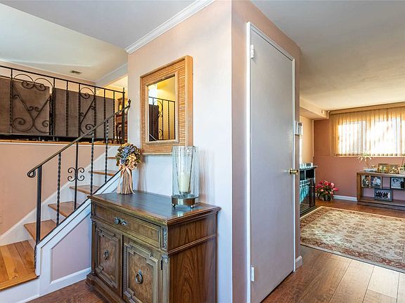 3rd image of 3614 Courtney Ln